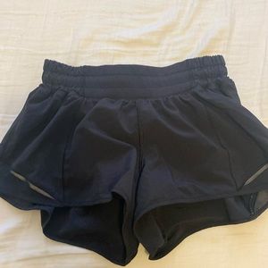 Black lululemon Hotty Hot Low Rise 2.5